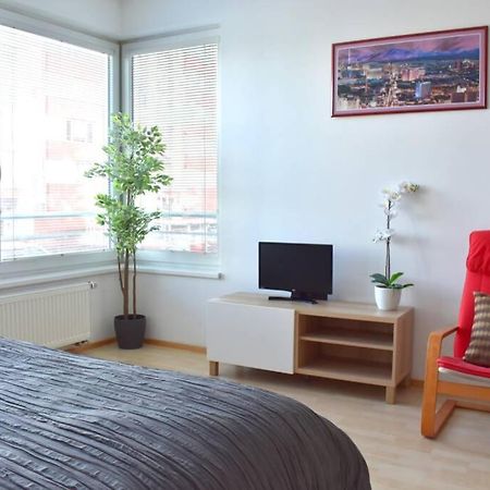 Modern Apartments - Airport 8Mins Prag Exterior foto