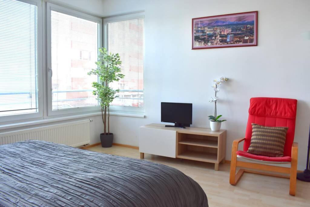 Modern Apartments - Airport 8Mins Prag Exterior foto