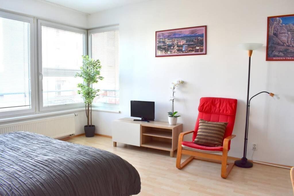 Modern Apartments - Airport 8Mins Prag Exterior foto