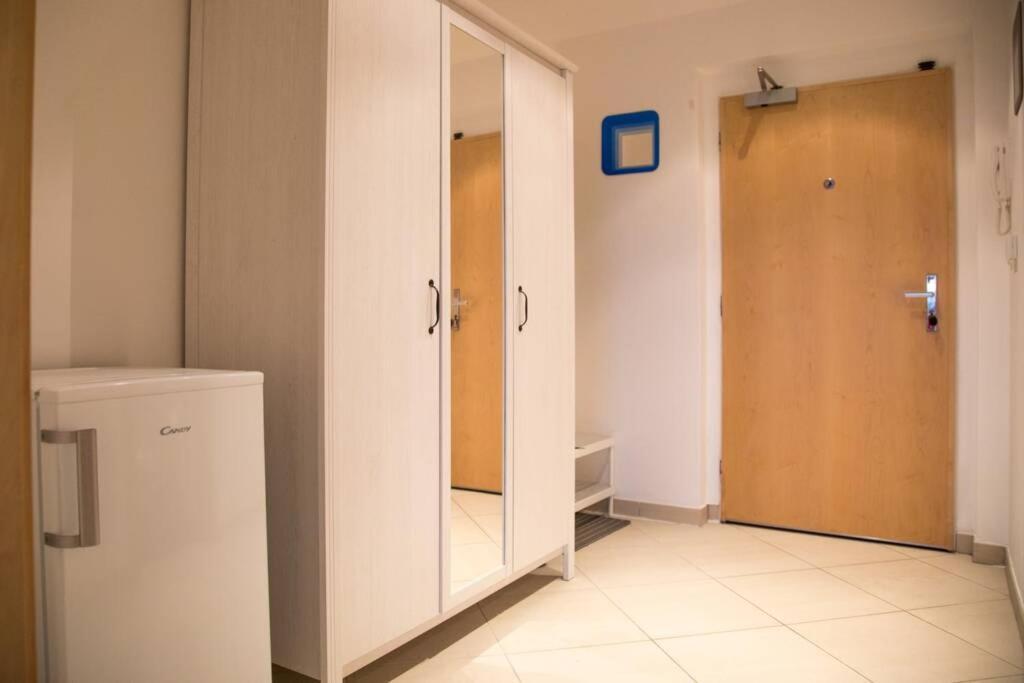 Modern Apartments - Airport 8Mins Prag Exterior foto