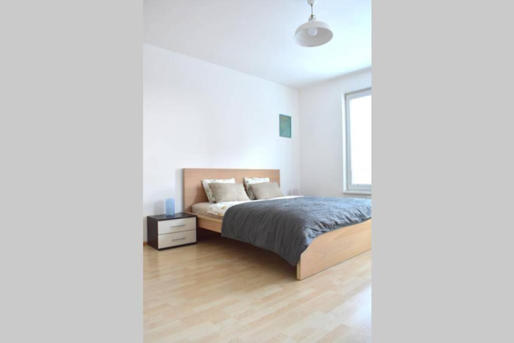 Modern Apartments - Airport 8Mins Prag Exterior foto