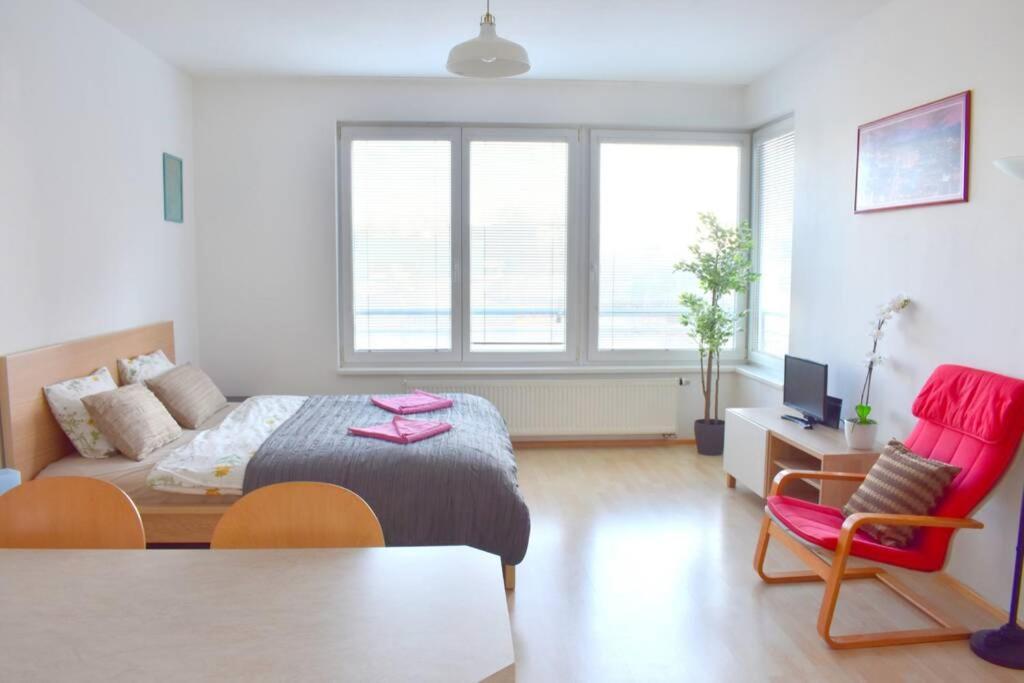 Modern Apartments - Airport 8Mins Prag Exterior foto