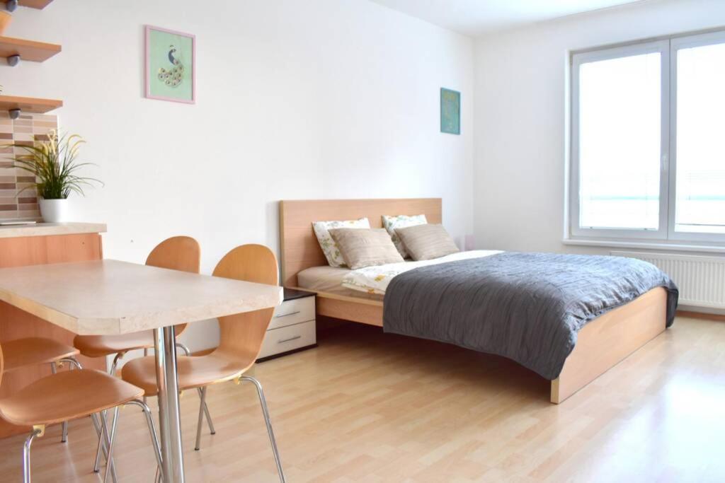 Modern Apartments - Airport 8Mins Prag Exterior foto
